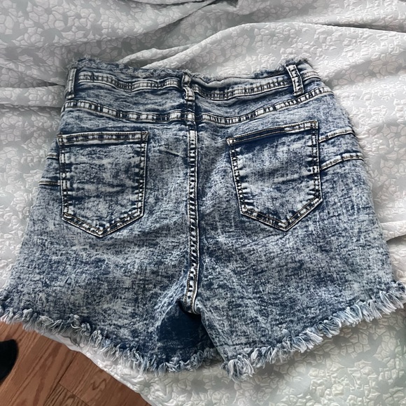 High waisted shorts - Picture 3 of 3